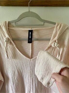 Agnes & Dora Lightweight V-Neck Long Sleeve Top in Cream, M